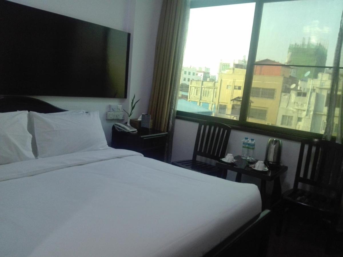 Hotel Queen Mandalay Room photo
